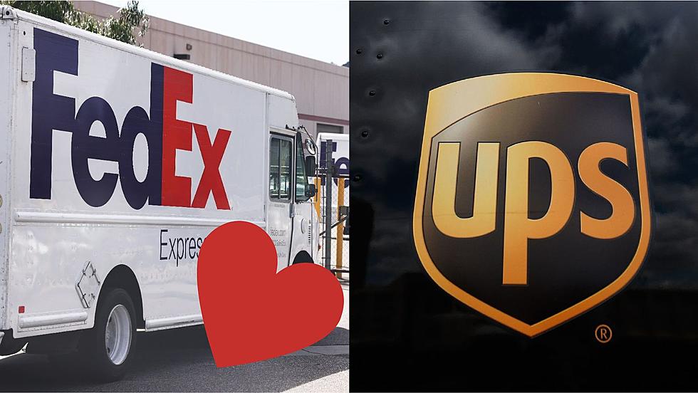 Star Boxed Lovers: UPS and FedEx Drivers Marry in Western Iowa