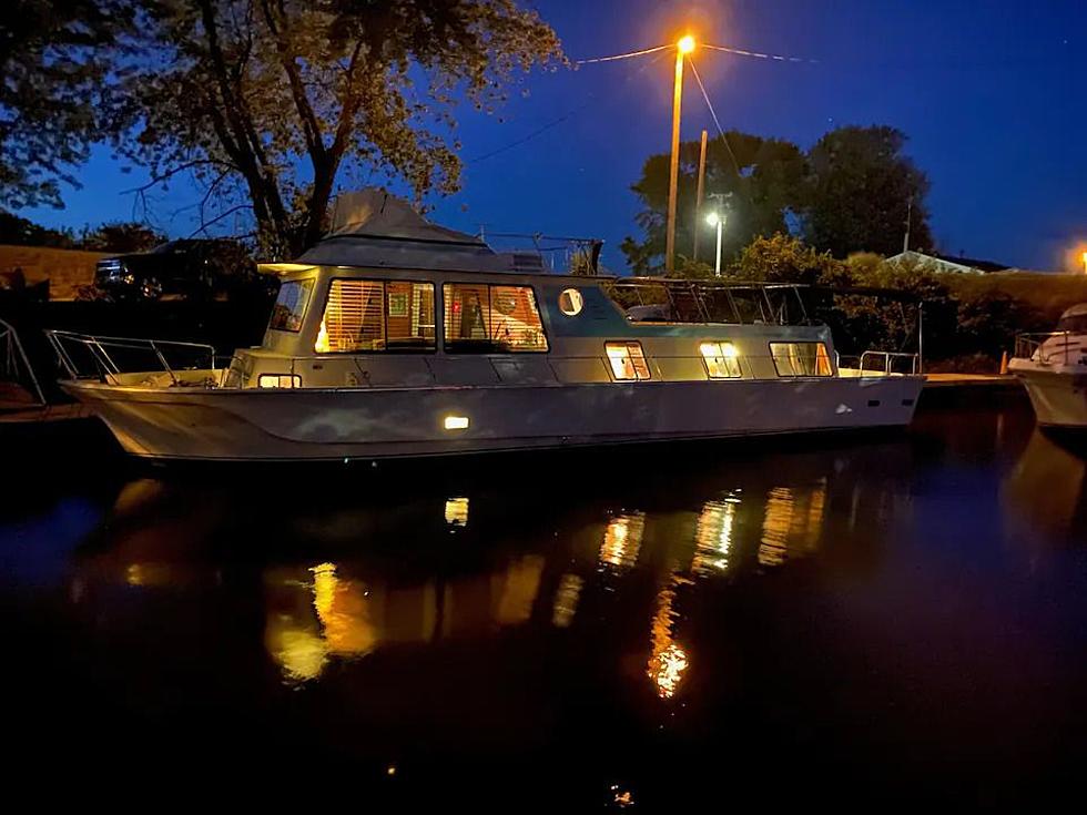 Stay in this ‘Boatel’ AirBnB For a One-of-a-Kind Iowa Getaway