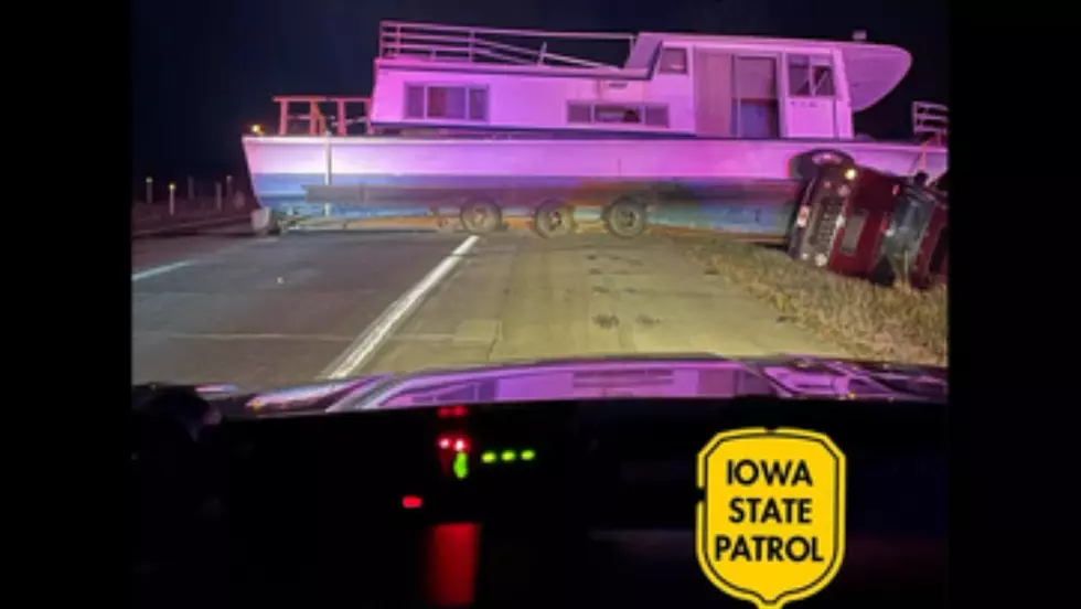 A Crashed Houseboat Blocked Traffic on I-35 This Weekend