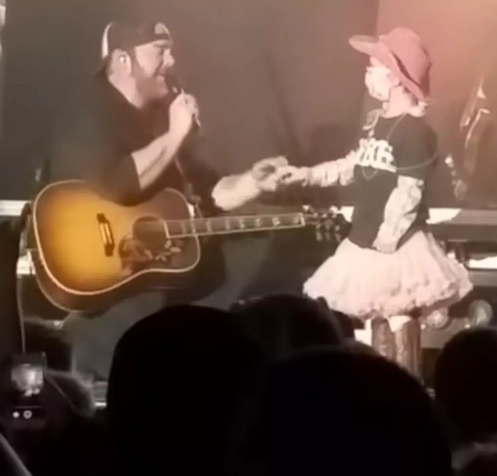 [Video] Lee Brice Welcomes A Very Special Guest On Stage