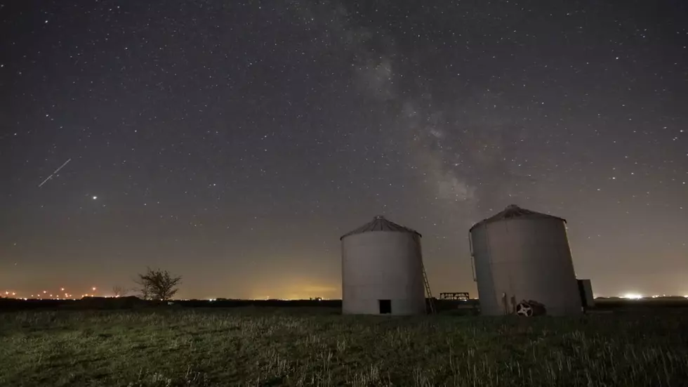 Photographer Captures Stunning Video of Milky Way Over Iowa
