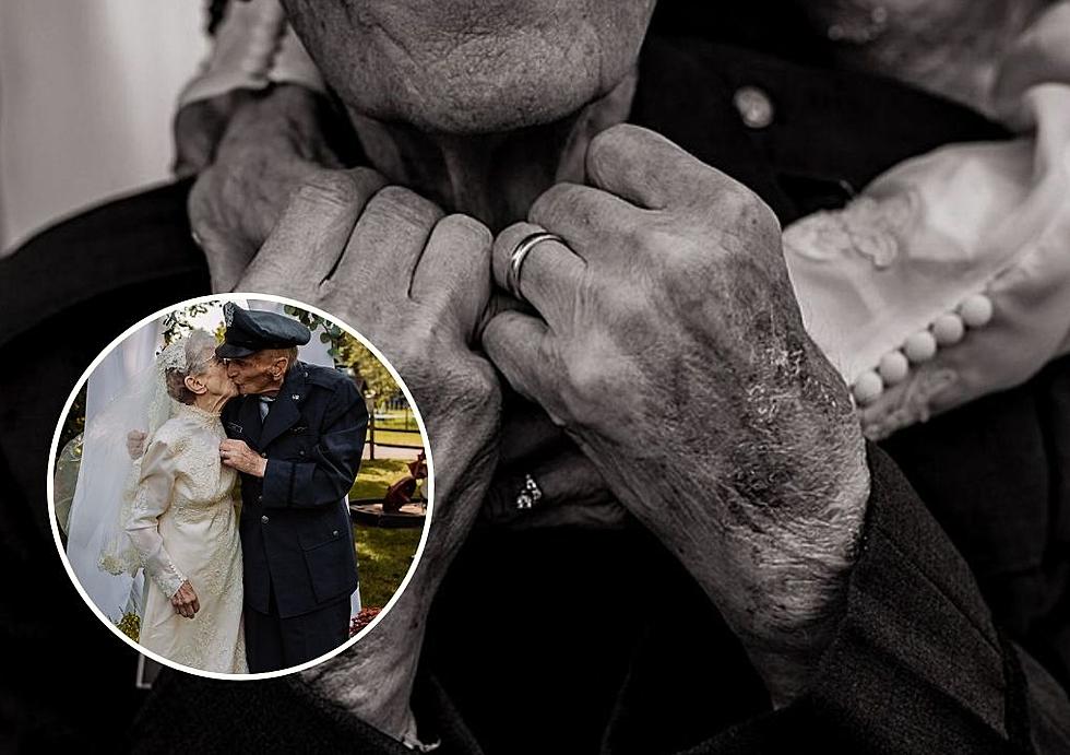 [PHOTOS] Hospice Workers Give Iowa Couple The Wedding They Never Had