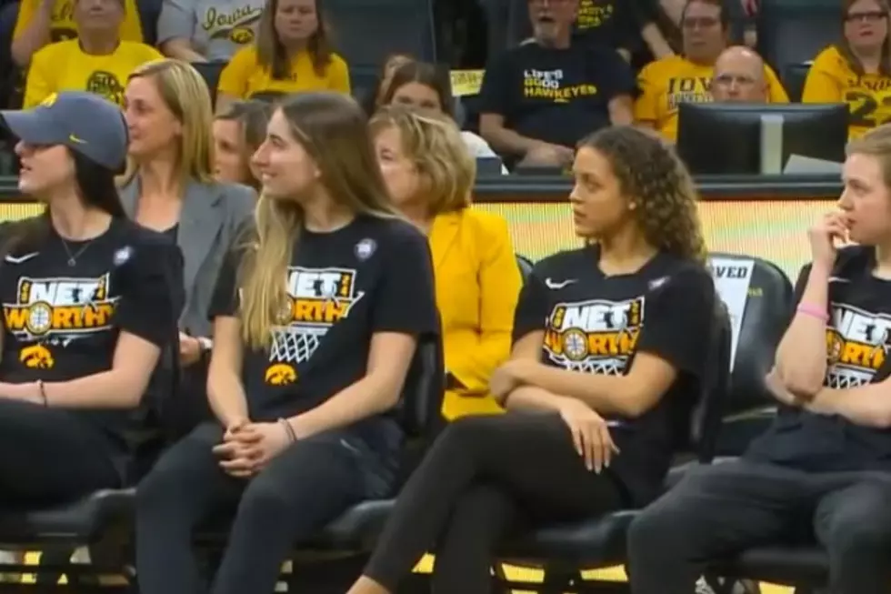 Iowa Says One Final Goodbye to the Iowa Hawkeyes Basketball Team [VIDEO]