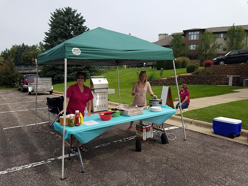 Owatonna Chamber of Commerce Hosts Picnic Lunch for Members