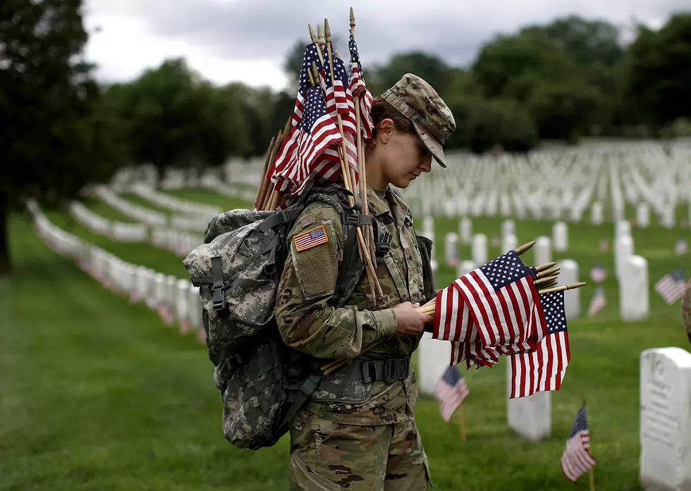 What’s the Difference Between Memorial Day and Veteran’s Day?