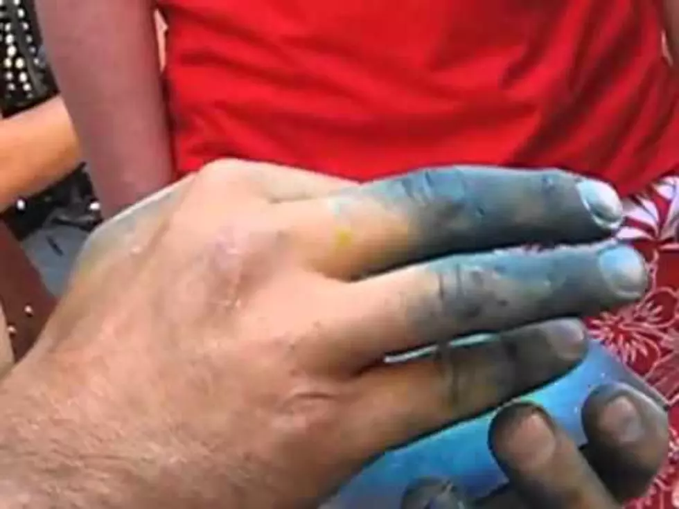 Artists Paints Mini Landscapes With His Fingers [VIDEO]