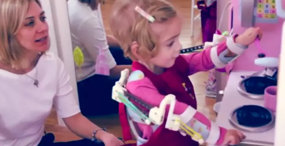 Little Girl Can Move Her Arms Thanks To Exoskeleton