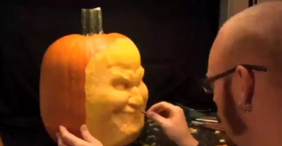 Sculptor Turns Pumpkin Into The Joker [VIDEO]
