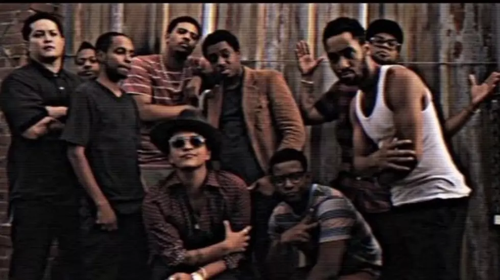 Official Music Video for Locked Out of Heaven by Bruno Mars [VIDEO]