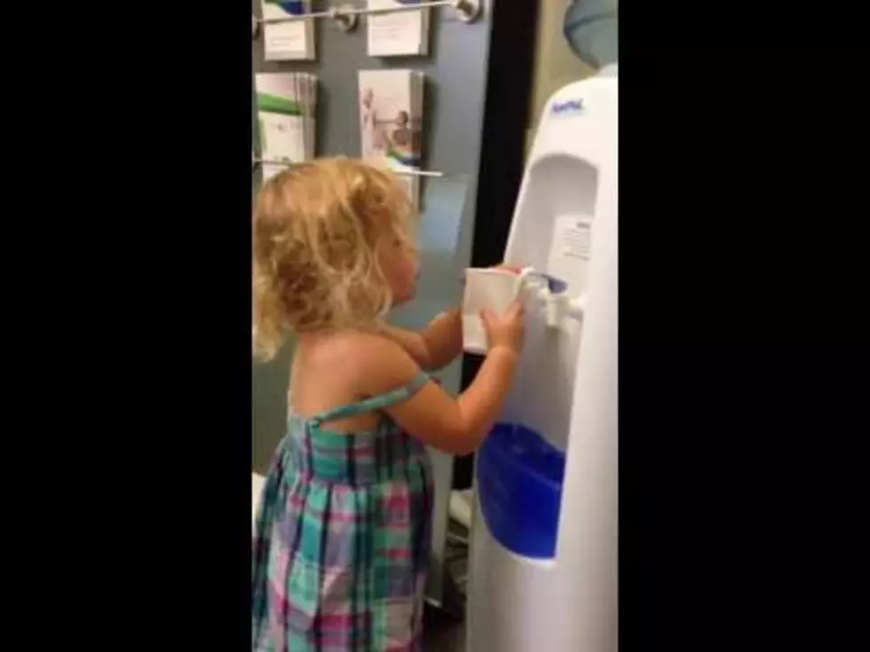 Daily Cuteness – Kid Can’t Figure Out How Water Fountain Works [VIDEO]