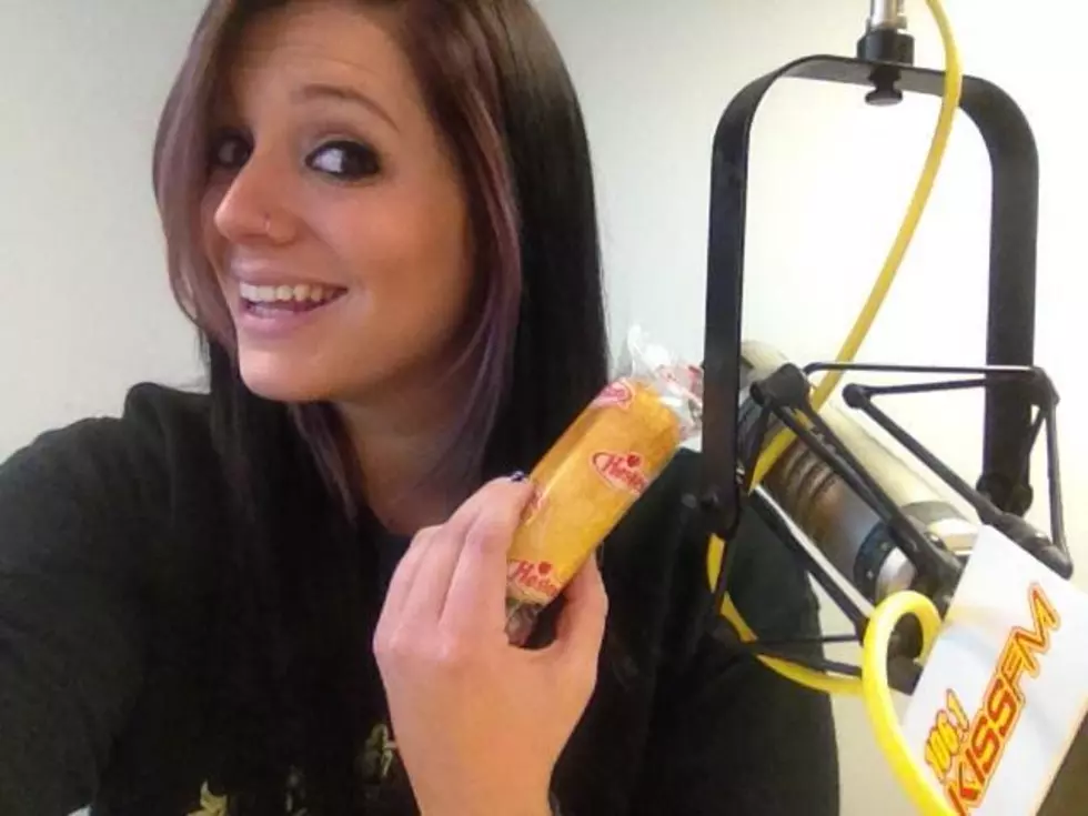 Melissa Awesome Tries a Twinkie for the First Time [VIDEO]