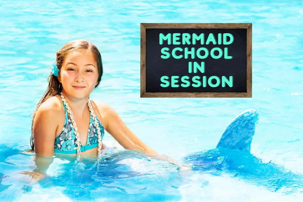 Fairytale School in Tennessee Teaches Mermaid Classes