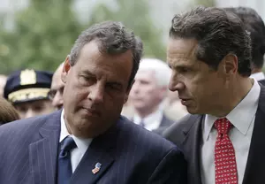 Chris Christie Kicked Off Train, Howie Mandel Indisposed + More [VIDEO]
