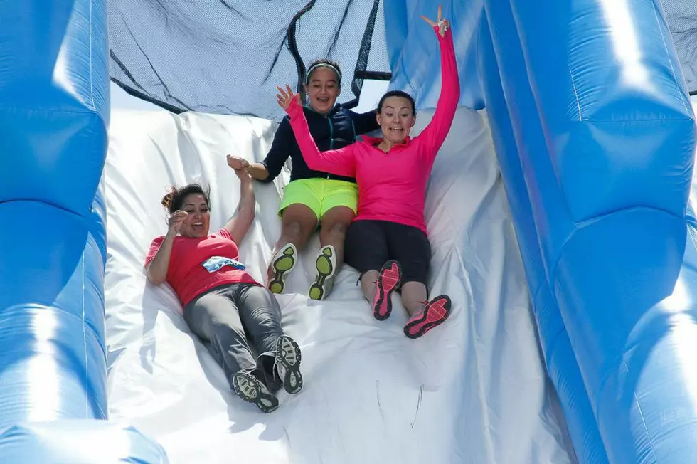 See the 2015 Insane Inflatable 5K Obstacle Course [VIDEO]