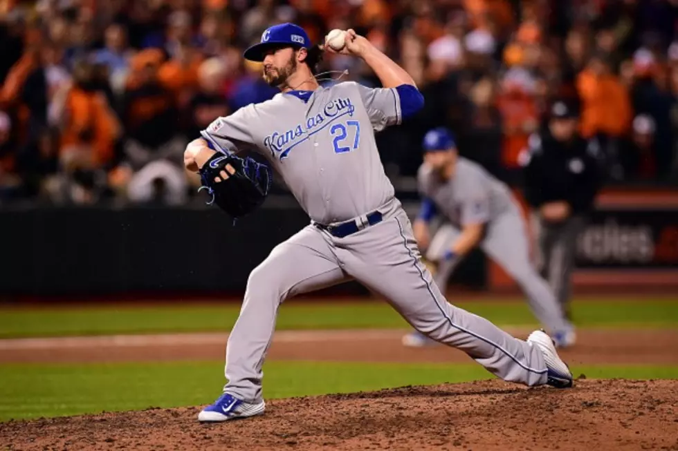 Kansas City Royals Pitcher Gives Broke Fan Playoff Tickets on Twitter