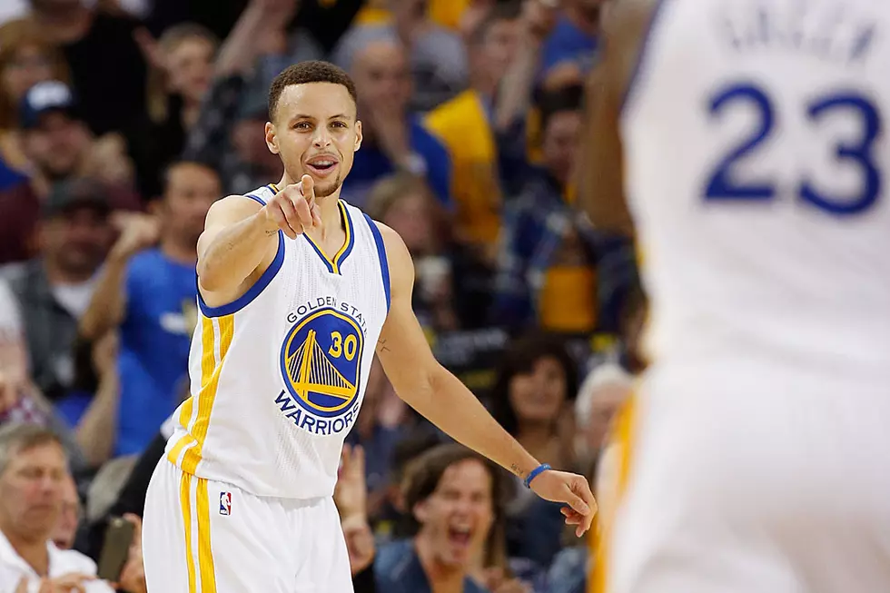 Curry Scores 23, Warriors top Thunder to Remain Unbeaten