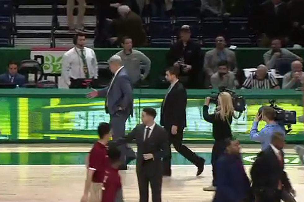 Testy College Basketball Game Ends With Invisible Handshake