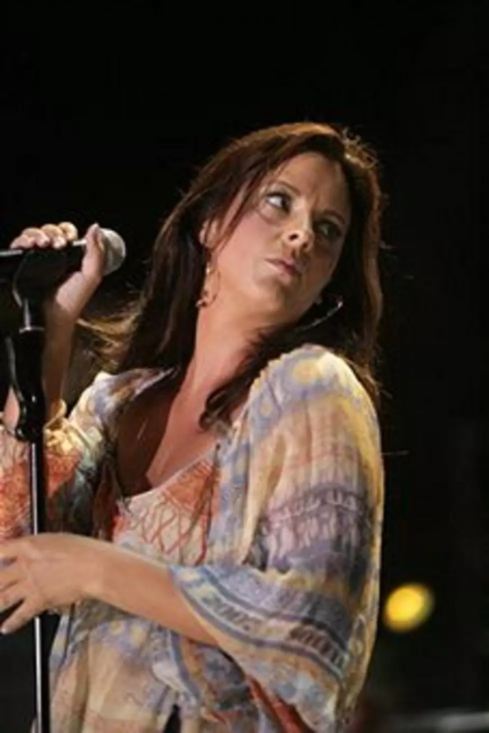 Funny Looks from Country Singers &#8212; Sara Evans, Kenny Chesney