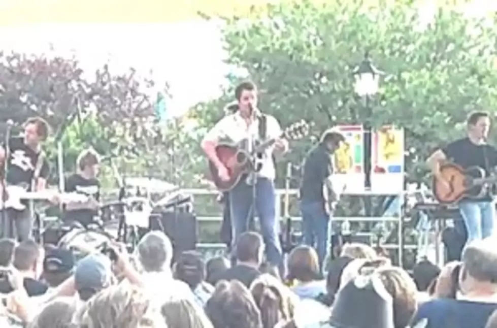 Easton Corbin Performs at Opry Plaza Party [VIDEO]