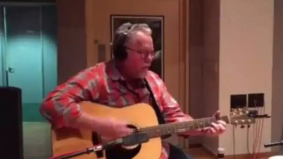 Famous Nashville Songwriter on WBKR&#8217;s New Jingles [Video]