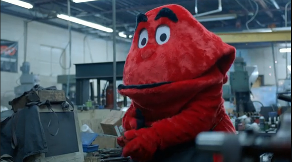 WKU’s Big Red Appears In Brad Paisley Video “Country Nation” [VIDEO]
