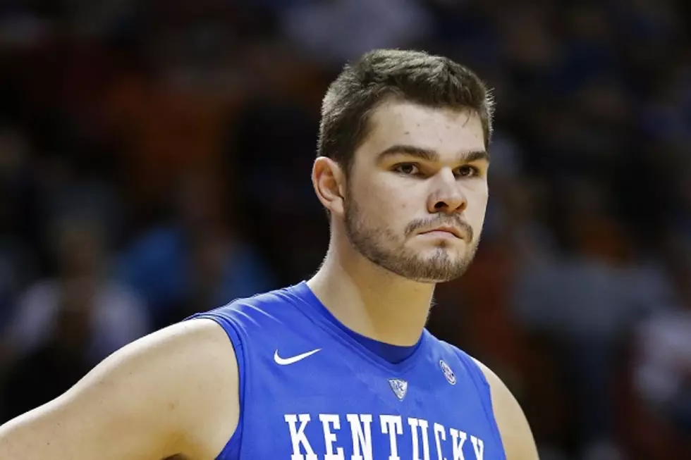 Twitter Lights Up Over Isaac Humphries Technical Foul at the End of UK Loss to Texas A&M; SEC Rules Not Clear