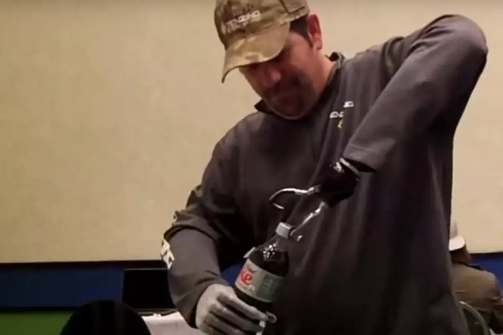 Jason Koger Demonstrates How to Open a Diet Coke If You’re a Bilateral Arm Amputee [VIDEO]
