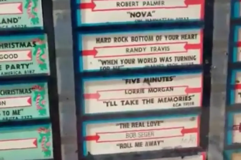 An Old Jukebox, Loaded with 45s, Pops Up at the Peddlers Mall [VIDEO]