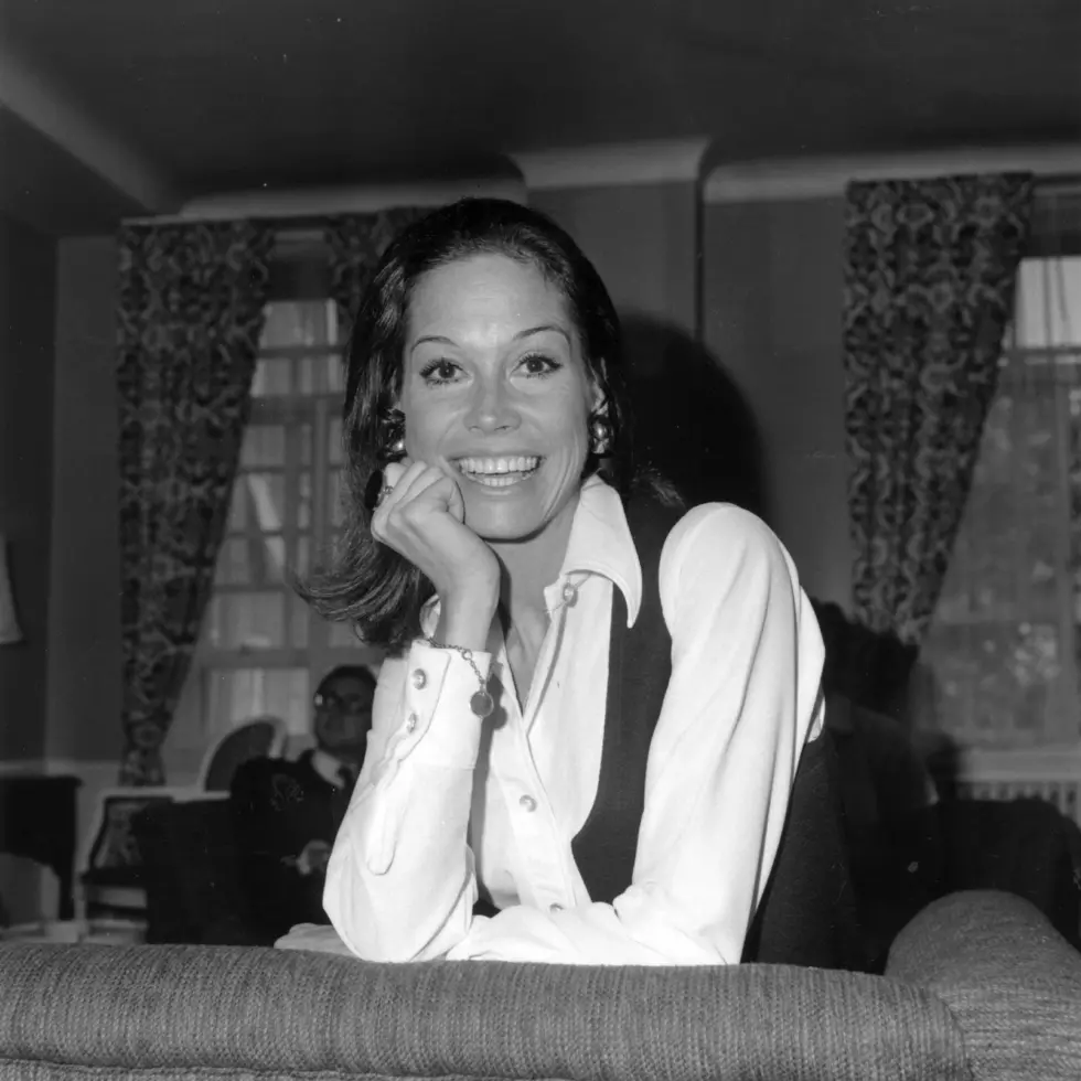 TV Icon Mary Tyler Moore Passes Away at Age 80 [VIDEO]