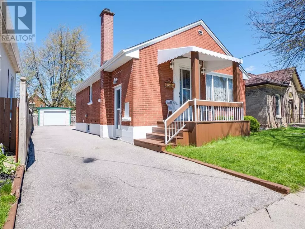 If You’re Afraid of Clowns, Do NOT Buy This House for Sale in Canada [Photos]