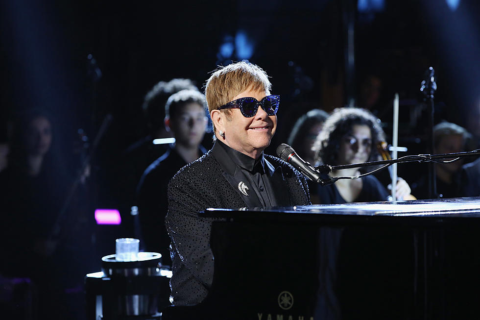 ELTON HITS SOME PIANO TROUBLE IN EVANSVILLE