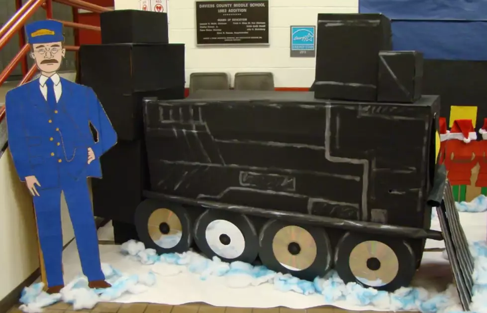 Daviess County Middle School Turns Lobby Into Polar Express (VIDEO)