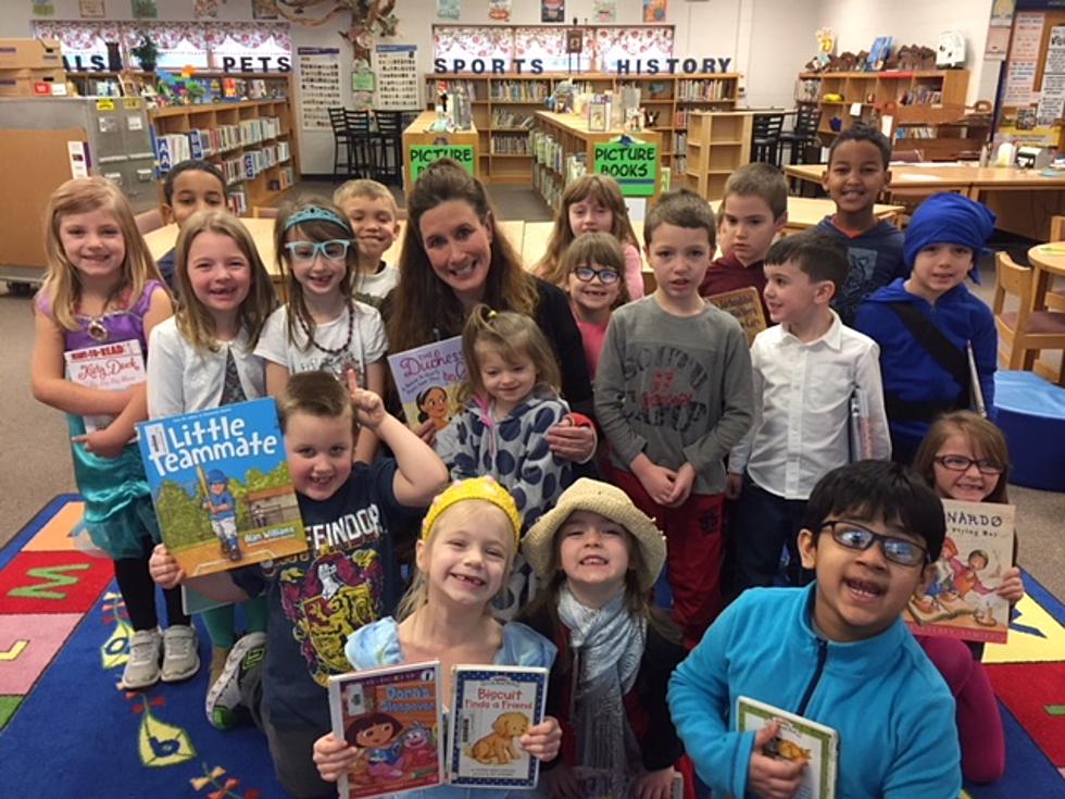 Barb Reads to Children at Highland Elementary School in Owensboro