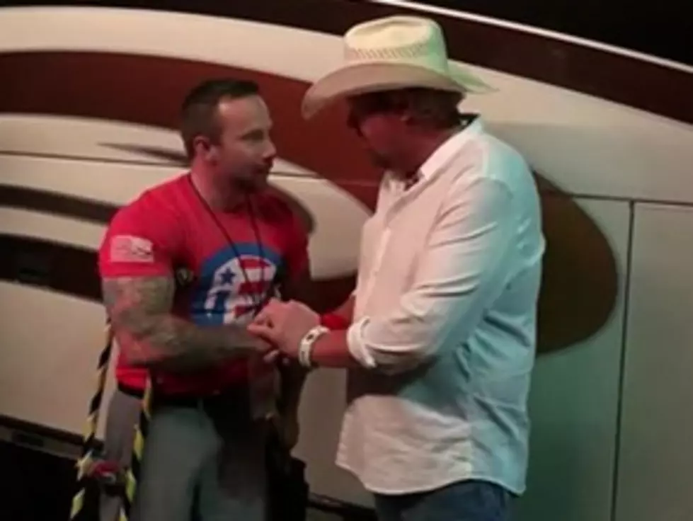 Toby Keith Honors Wounded Veteran