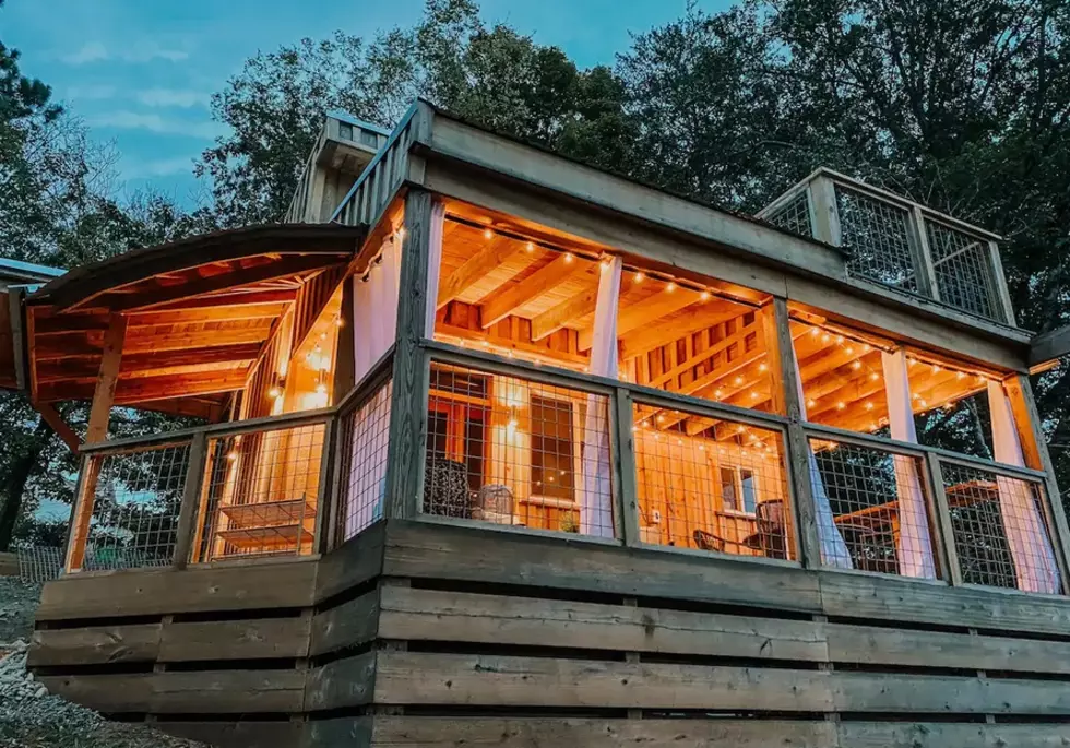 Stay In This Tiny Cabin W/Roof Top Bar in Tennessee (PHOTOS)