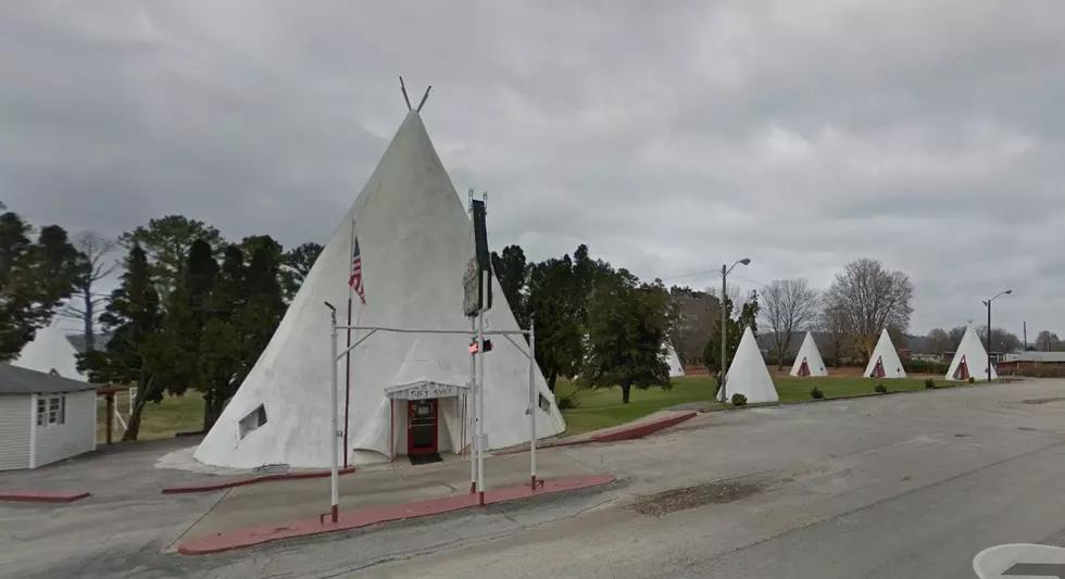 'Sleep in a Wigwam' Sign Will be Relit This Weekend