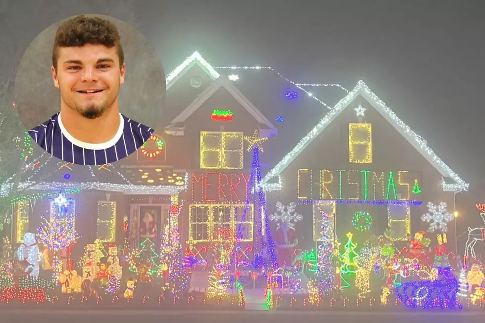 Kentucky College Student Decorates Houses For Christmas To Help Pay For School