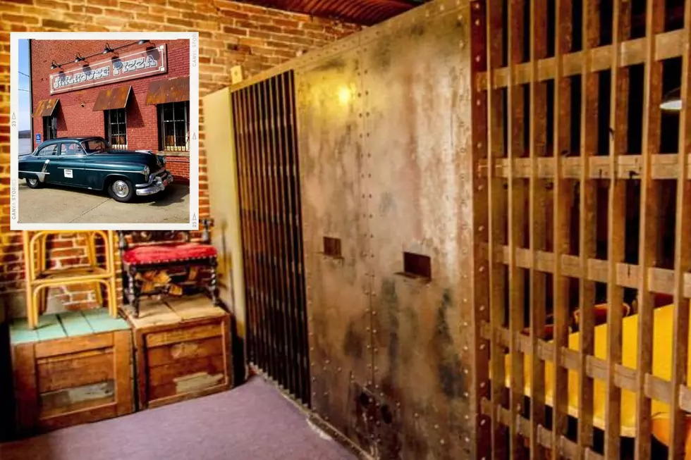 Eat Pizza in a Jail Cell At This Quirky Cool Kentucky Restaurant