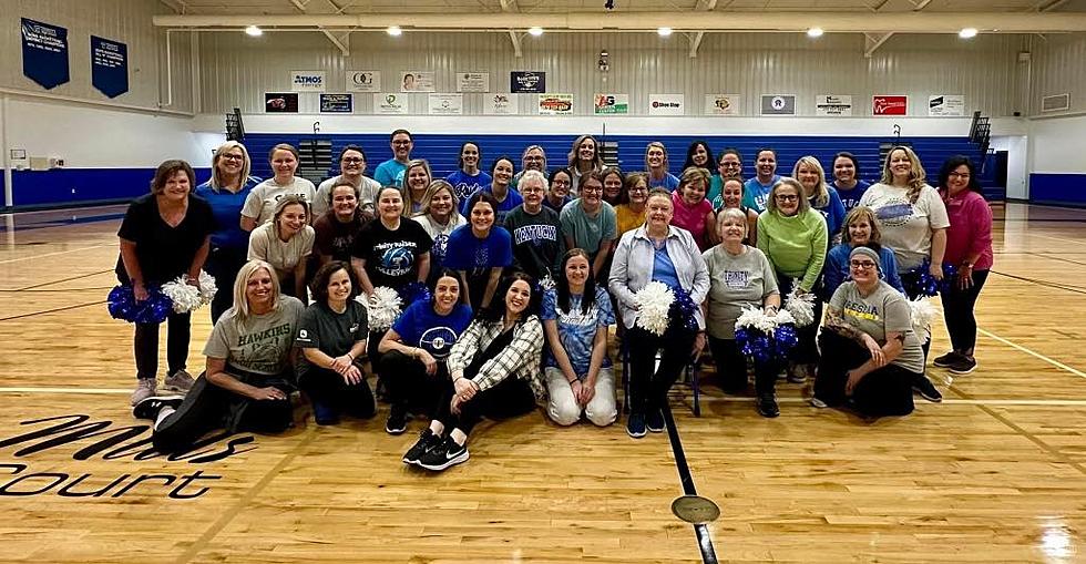 Former Cheerleaders and Dancers Reunite for Special Performance at Kentucky High School