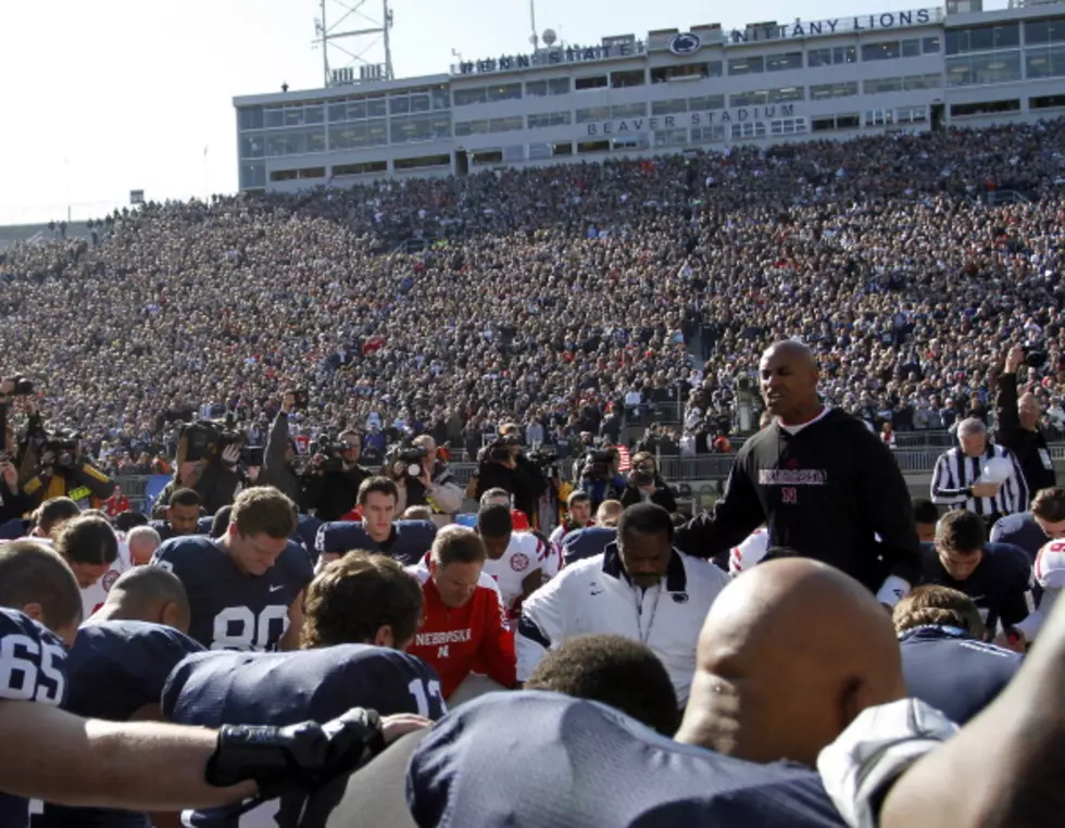 Penn State and Nebraska Players Pray Before Game [VIDEO]