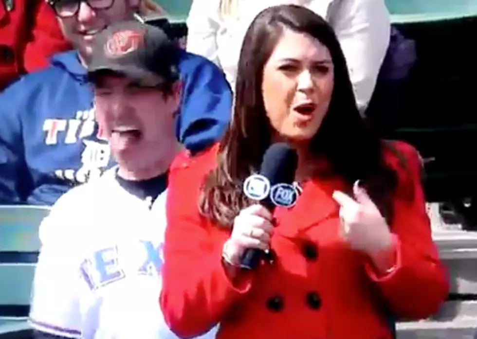 Texas Rangers&#8217; Fan Photobombs Reporter [VIDEO]