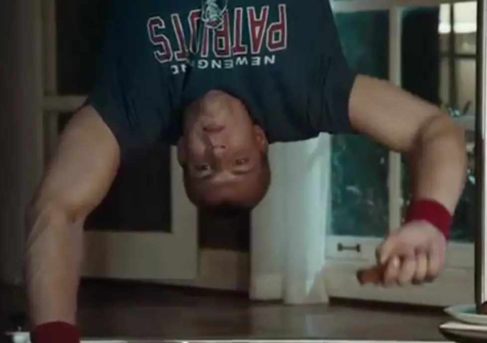 Gronk Eats Chicken Wings Upside Down In ESPN Ad [VIDEO]