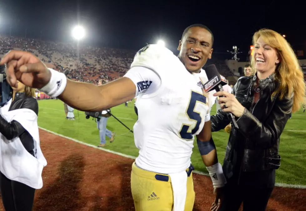 Notre Dame Completes Undefeated Regular Season, Defeats USC 22-13