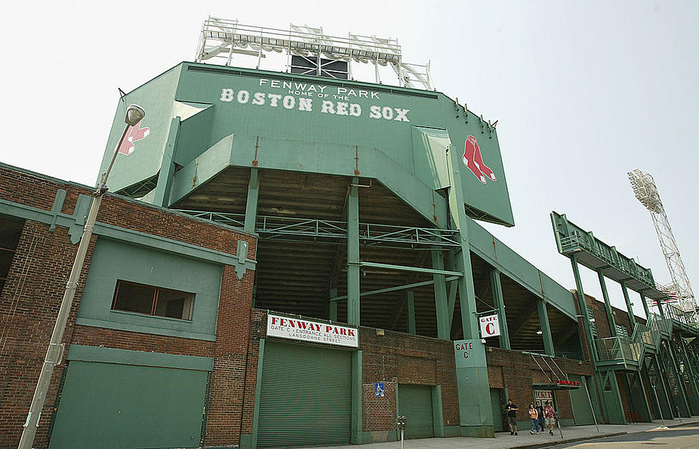 Yankees’ Equipment Truck Gets Stuck in Hilarious Jam [PHOTO]