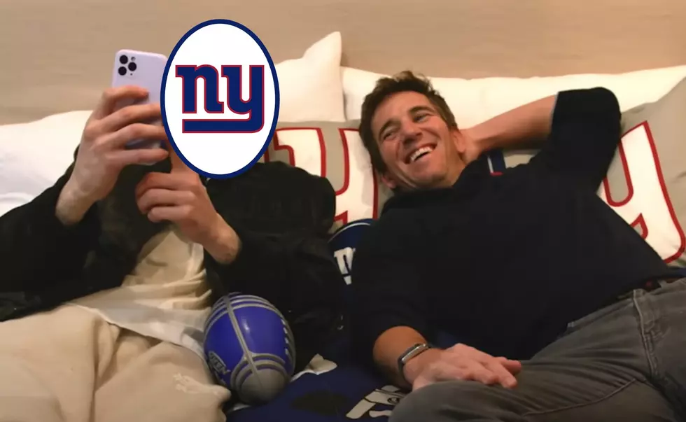 New York Giants’ Legend Tours Celebrity’s Apartment, and It Gets Very Strange [WATCH]