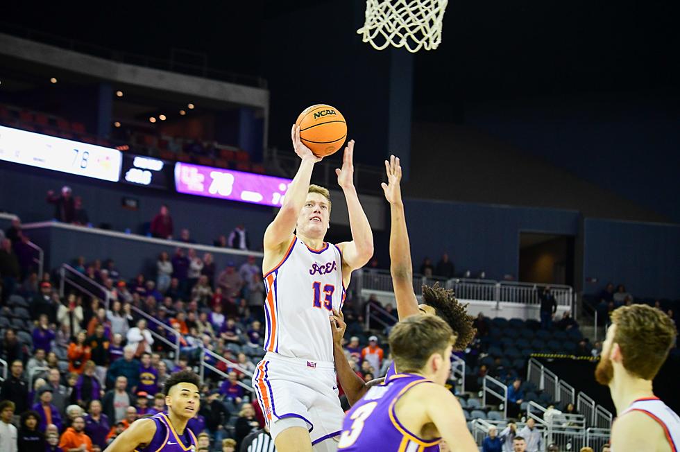 University of Evansville Basketball Player Named Scholar-Athlete of the Year