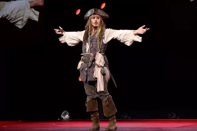 VIDEO: Johnny Depp Shows Up Live in Pirates Ride at Disneyland