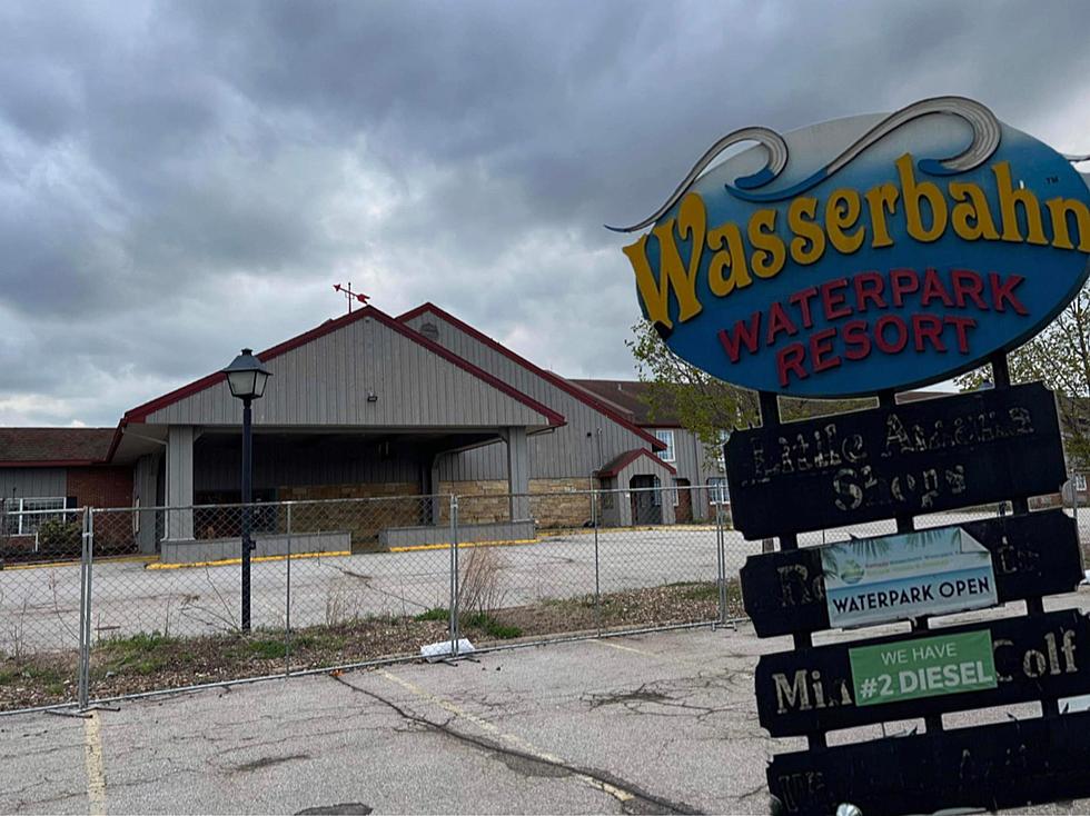 Abandoned Iowa Waterpark Goes Viral With Devastating Photos