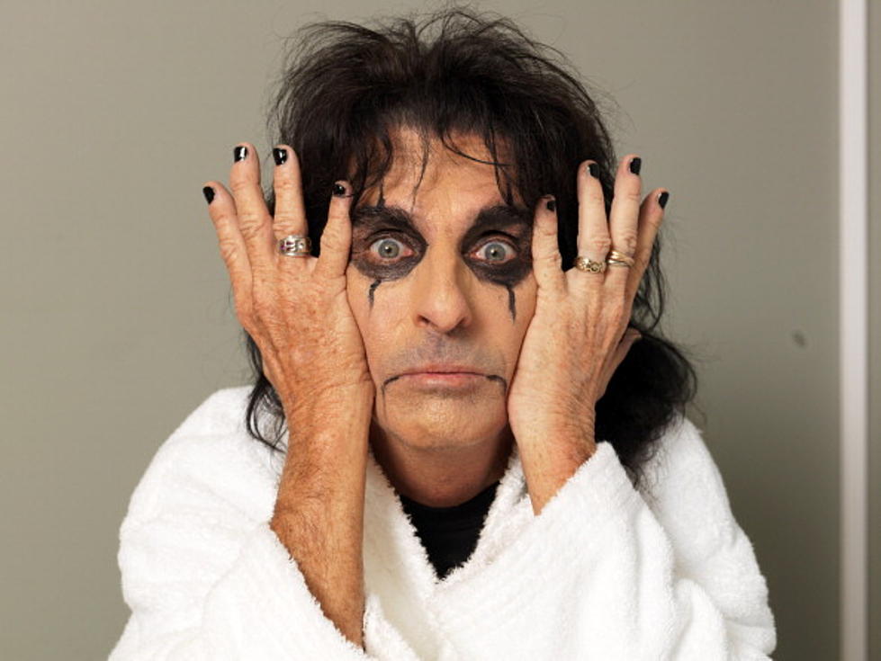 Alice Cooper Gets Inducted Into R&R Hall Of Fame [Video]