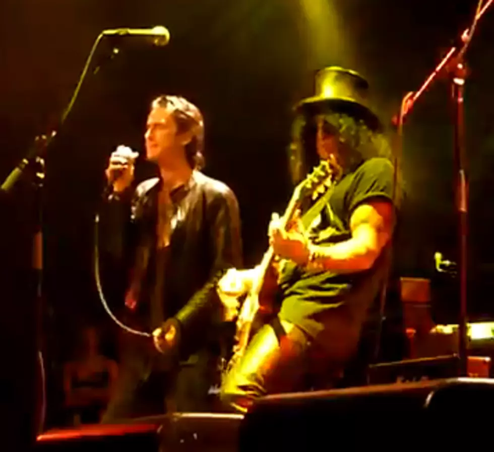 Mini Reunion of Guns N Roses Pay Tribute to Slash [VIDEO]